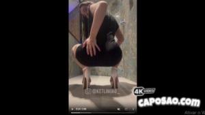 Onlyfans Ketlin Groisman – de quatro na cama com calcinha socada no rabo